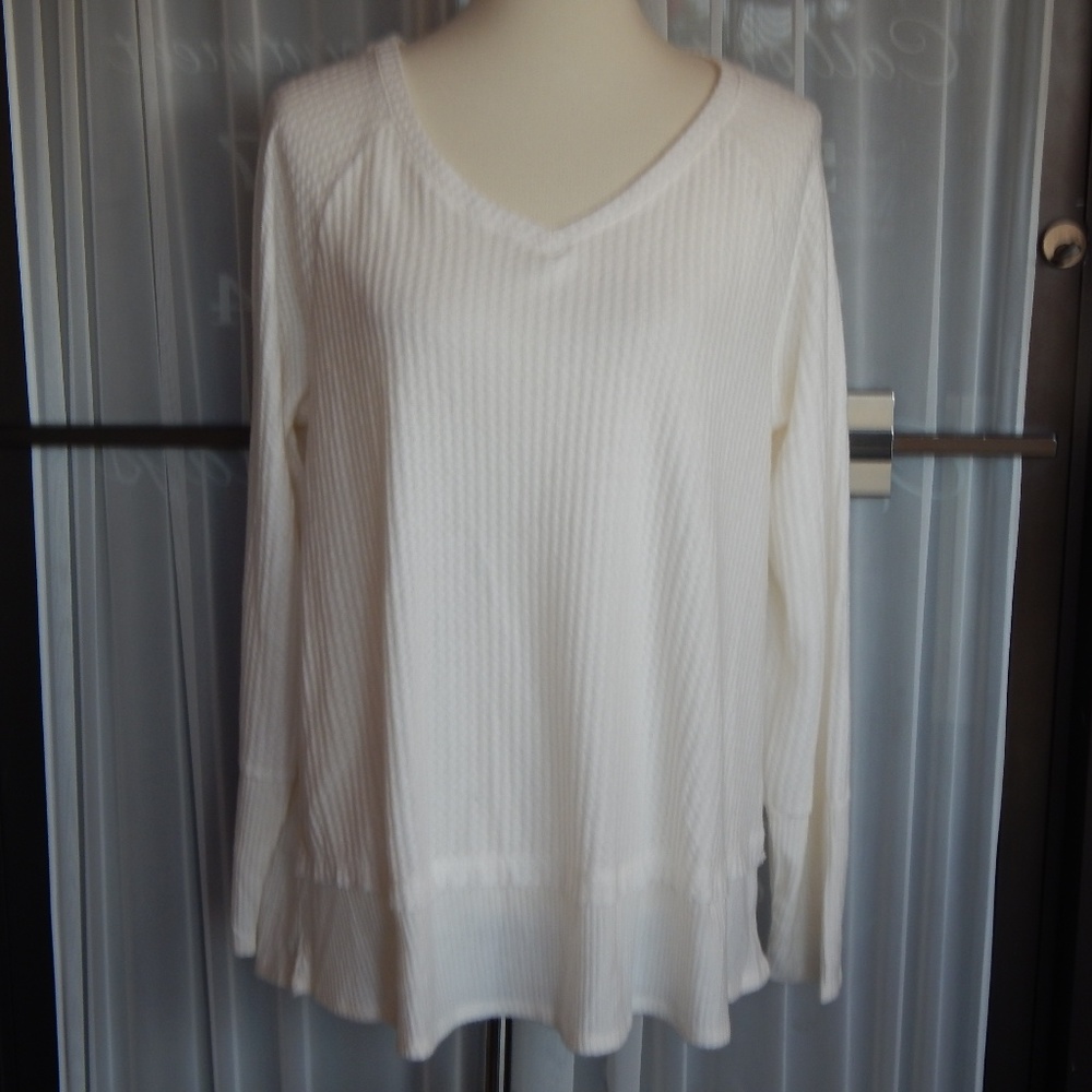 NWT Caslon(R) V-Neck Waffle Textured Sweater Tee